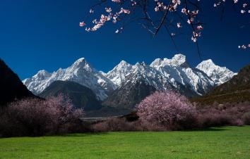 成都出发西藏拉萨10日自驾游：川藏线-林芝桃花节-拉萨10日自驾游-游推荐