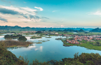 四川出发云南滇东6日自驾游：【霞漫普者黑】弥勒东风韵-丘北普者黑-建水古城-抚仙湖6日自驾-游推荐