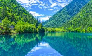 成都出发川西九寨黄龙4日自驾：九寨沟-黄龙-川主寺4日自驾游-推荐