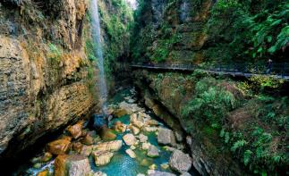 五一出发湖北5日自驾：恩施大峡谷-春秋寨-襄阳古城 -打卡李焕英拍摄地5日自驾游-推荐