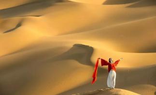 南疆九日落地自驾：博斯腾湖莲海世界-塔克拉玛干沙漠-喀什老城-白沙湖-帕米尔高原-卡拉库里湖9日落地-推荐