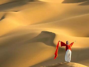 南疆九日落地自驾：博斯腾湖莲海世界-塔克拉玛干沙漠-喀什老城-白沙湖-帕米尔高原-卡拉库里湖9日落地