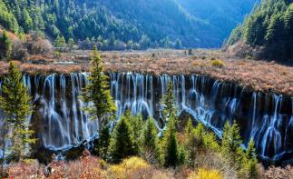 全国出发成都集结川西小环线：童话世界九寨沟-人间瑶池黄龙-最近的遥远达古冰川-层林尽染毕棚沟7日赏秋-推荐