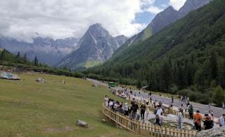 成都重庆出发川西5日自驾游：川西秋色漫步四姑娘山-雅拉雪山-墨石公园-贡嘎雪山5川西自驾游-推荐