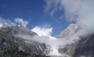 重庆出发川西甘孜5日自驾游：冷噶措徒步-子梅垭口观云海-泉华滩-墨石公园5日甘孜自驾游-推荐