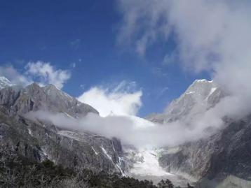 重庆出发川西甘孜5日自驾游：冷噶措徒步-子梅垭口观云海-泉华滩-墨石公园5日甘孜自驾游