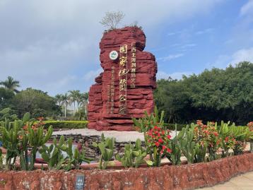 桂林集合广西全景13日自驾游：桂林-河池-百色-中越边境公路-钦州-北海-南宁13日广西全景自驾游