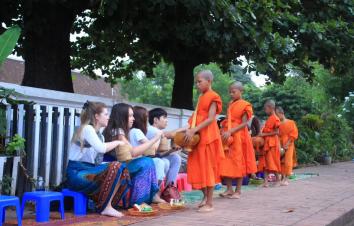 云南磨憨口岸集合老挝8日自驾游：老想去老挝万荣-万象-琅勃拉邦8日经典老挝自驾游-游推荐