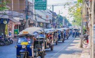 磨憨口岸集合东南亚老挝泰国17日自驾游：老挝琅勃拉邦-万荣-万象-泰国芭提雅-曼谷-素可泰-清迈-推荐
