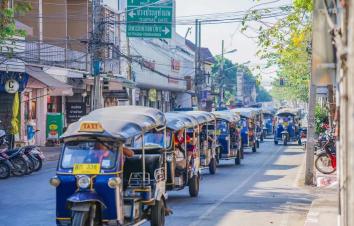 磨憨口岸集合东南亚老挝泰国17日自驾游：老挝琅勃拉邦-万荣-万象-泰国芭提雅-曼谷-素可泰-清迈-游推荐