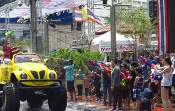 泼水节老挝泰国14日自驾游：4月泼水节老挝琅勃拉邦-万荣万象-泰国素可泰-清迈清莱金三角14日游-游推荐