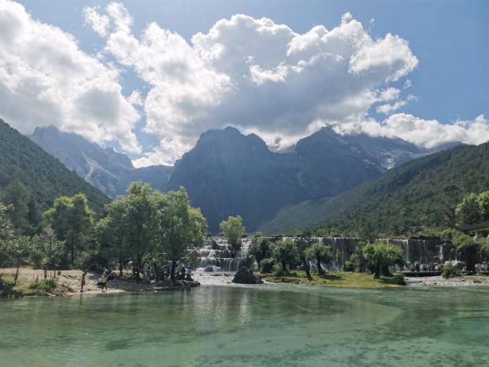 玉龙蓝月谷好玩吗