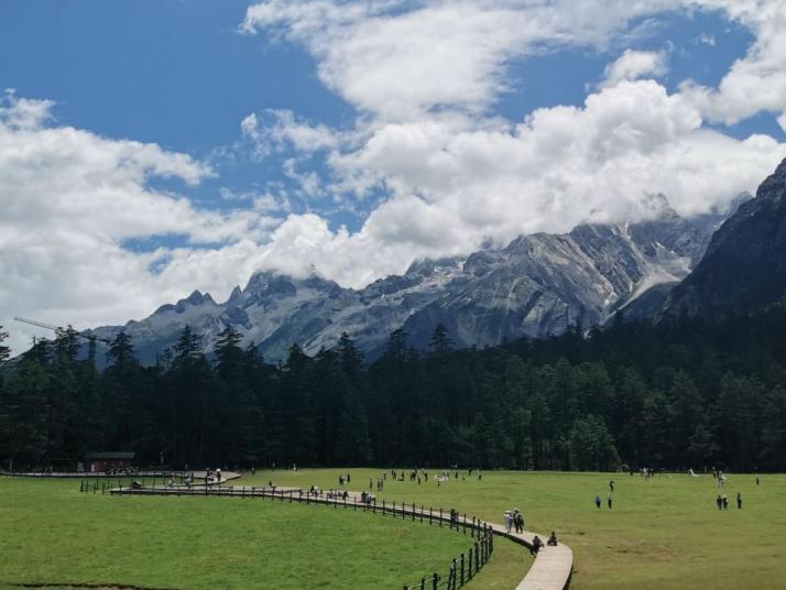 玉龙蓝月谷图片