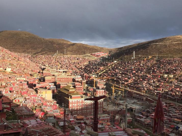 色达喇荣五明佛学院好玩吗